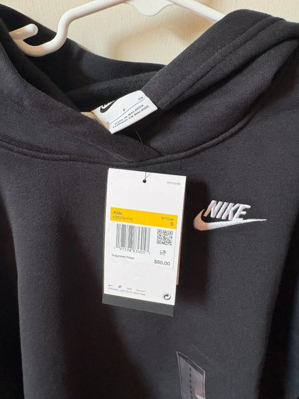 Nike Sportswear Club Fleece Hoodie Kids Small Black NWT Embroidered Logo FZ5579-